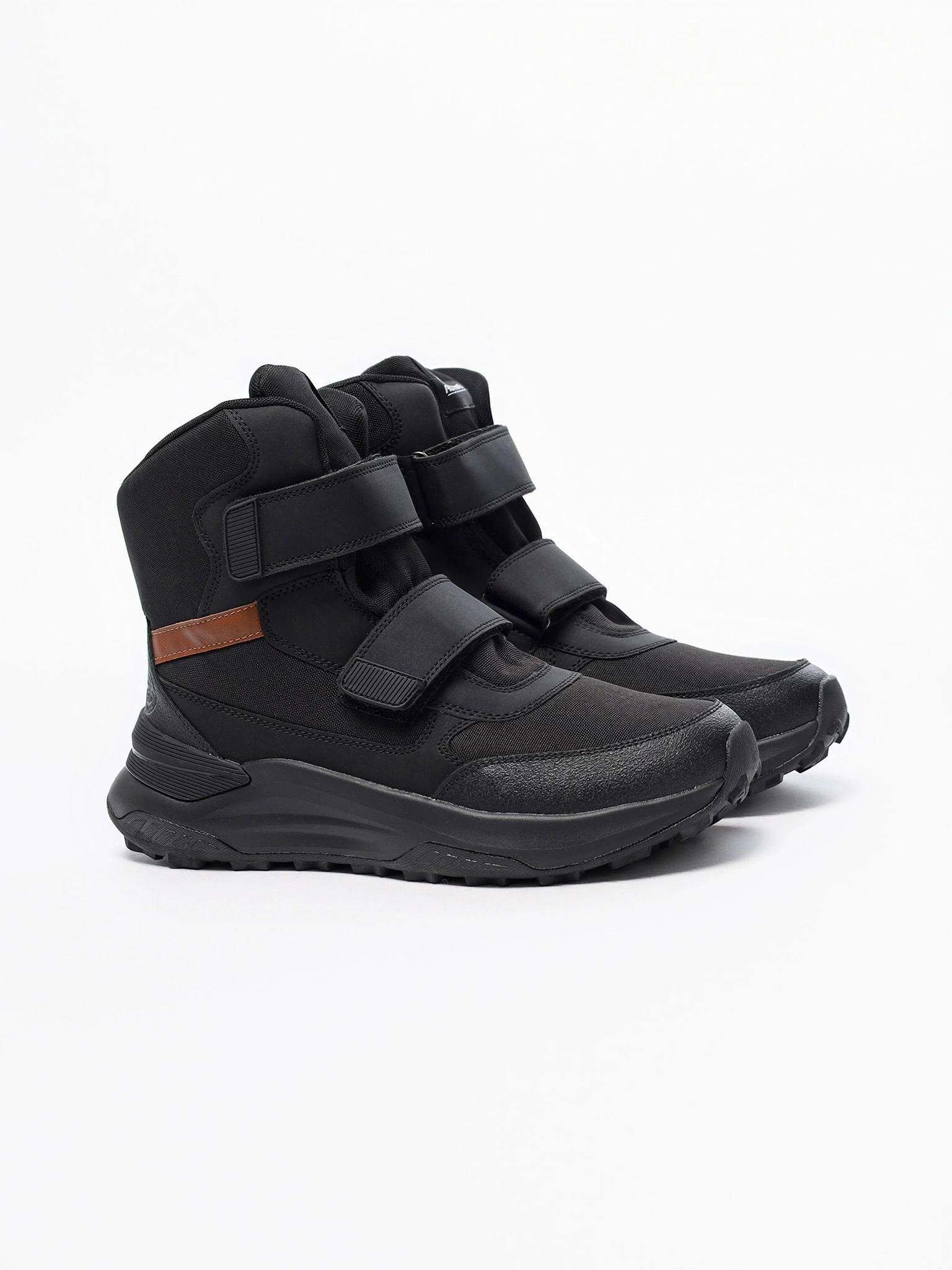 Дутики черного цвета на липучках на средней подошве